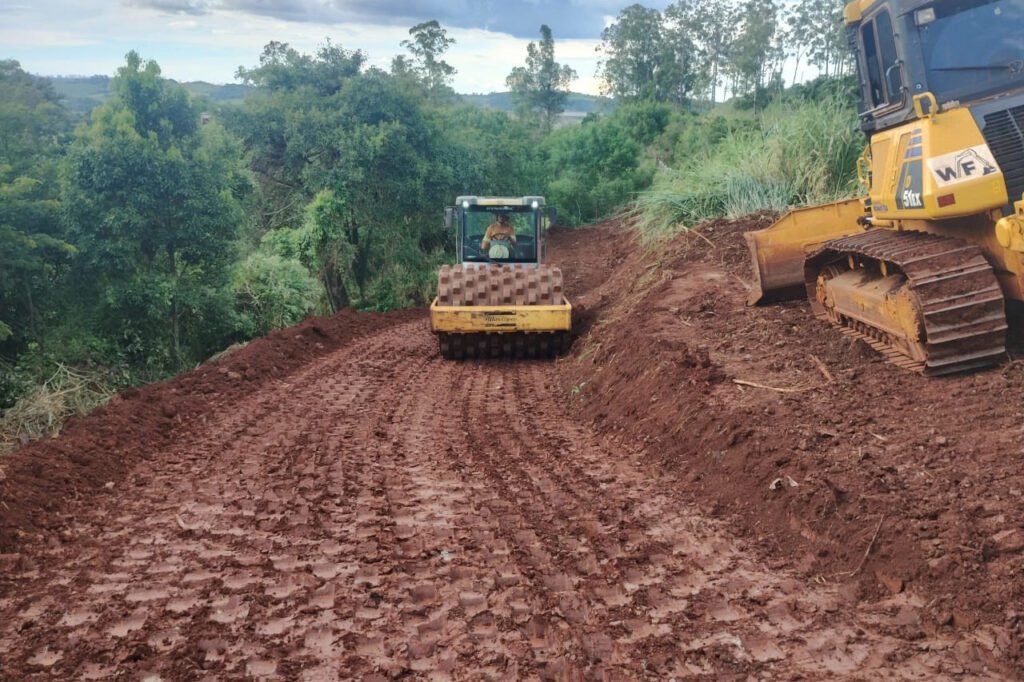 desvio_pr-445_aterro_-_caminho_de_obra