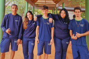 foto_1_-_entrega_dos_uniformes